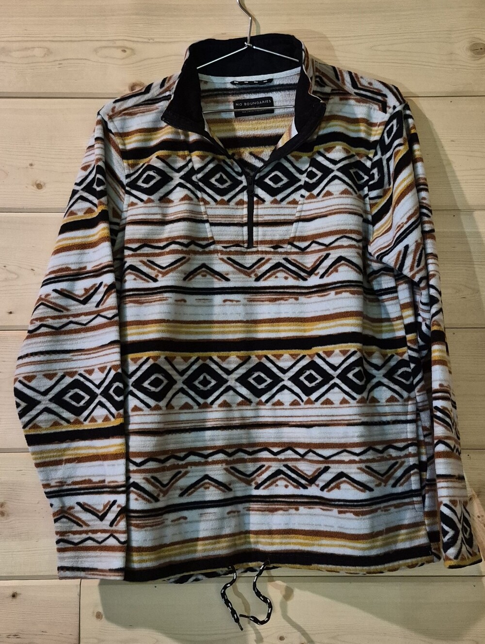 No Boundaries Multicolor Aztec Design Sweater Size M (38-40) 21x27